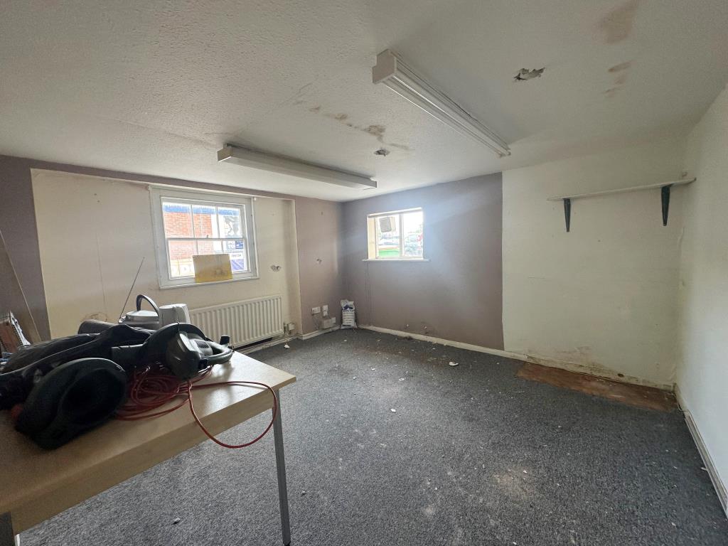Lot: 8 - DETACHED PROPERTY FOR CONVERSION INTO FOUR-BEDROOM HOUSE - Vacant room